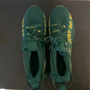 Just So So Tennis Shoes Size 11